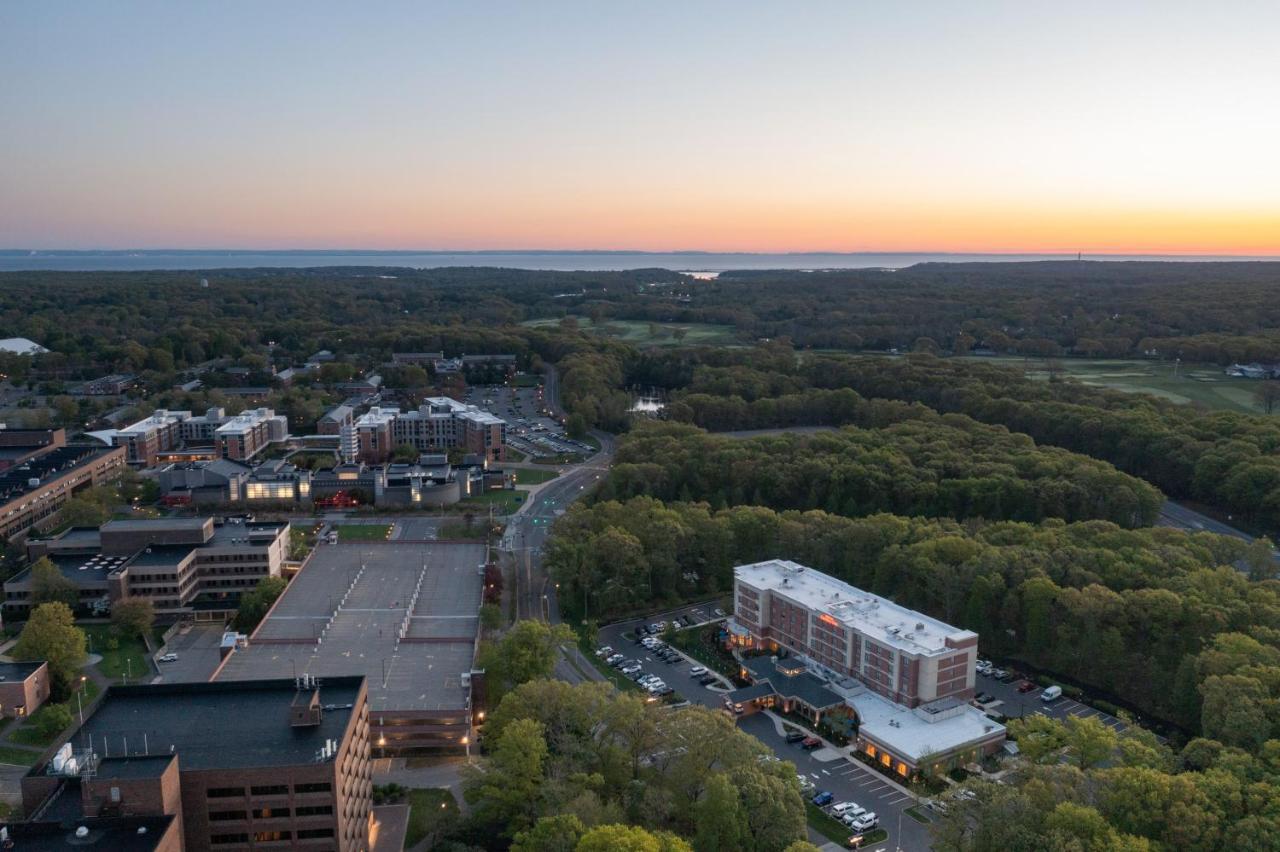Hilton Garden Inn Stony Brook Exterior foto