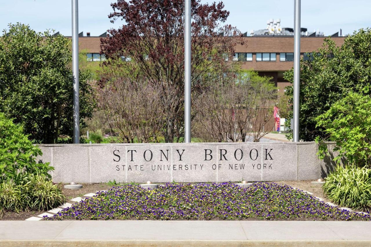 Hilton Garden Inn Stony Brook Exterior foto