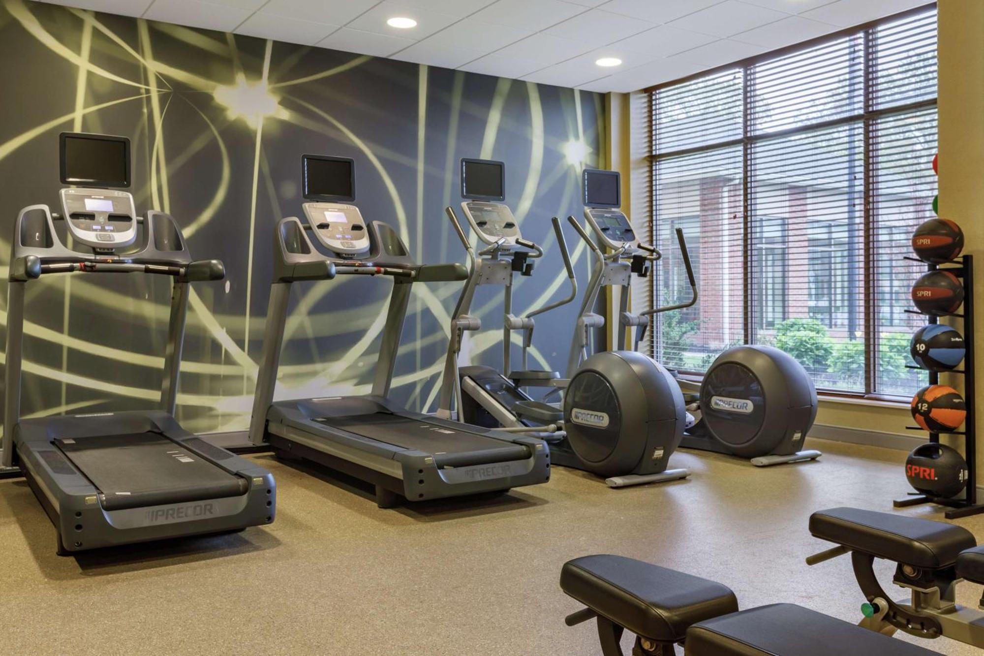 Hilton Garden Inn Stony Brook Exterior foto