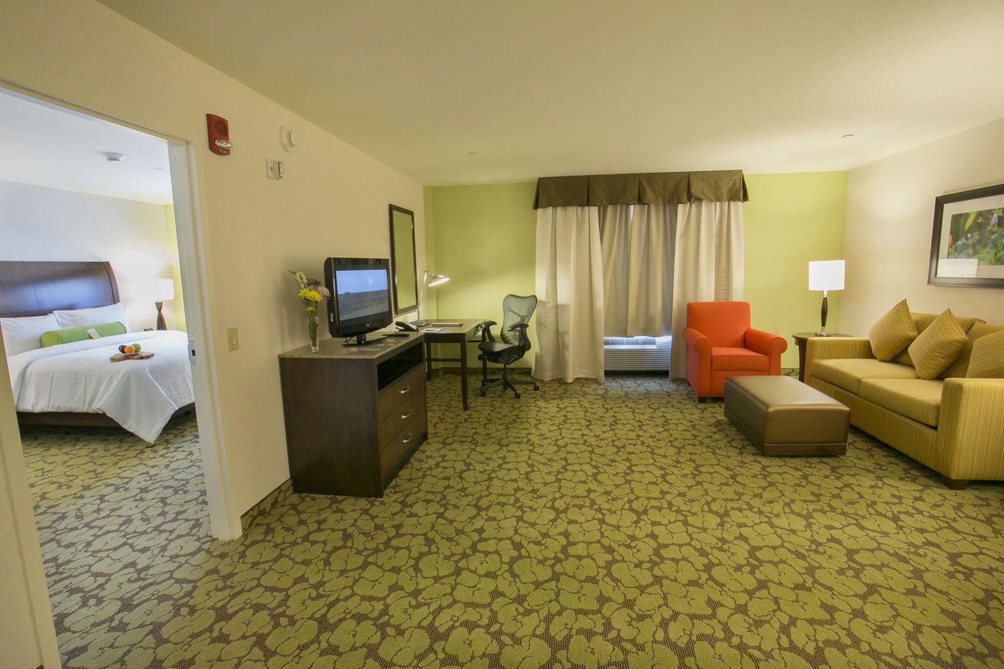 Hilton Garden Inn Stony Brook Exterior foto